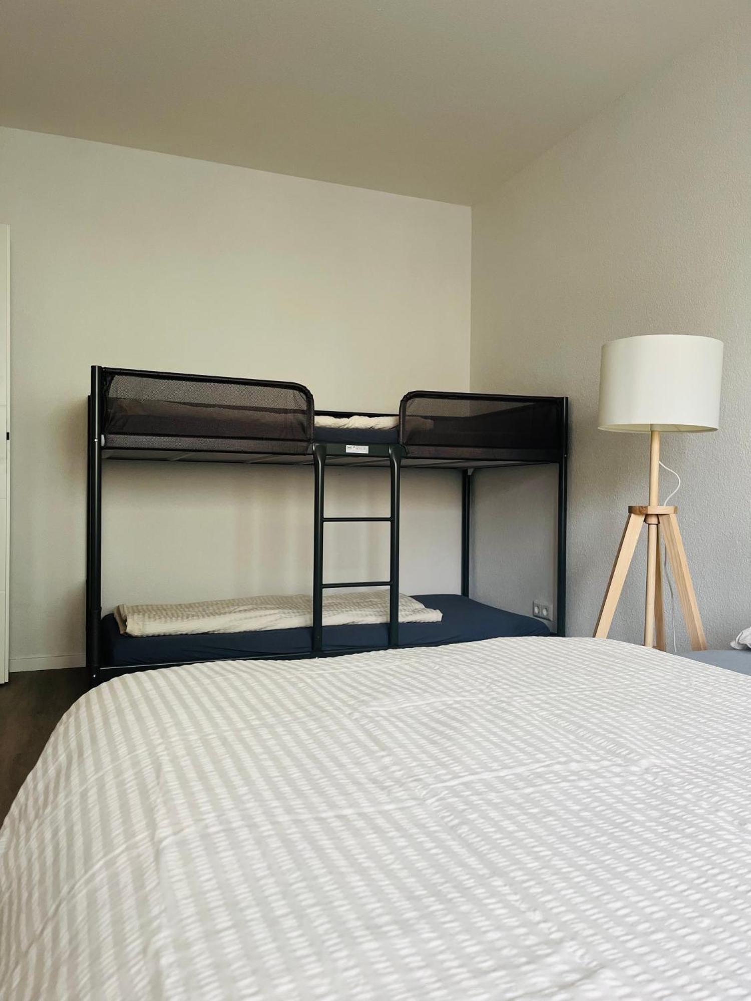 Black Forest City Apartment Mit Kostenlosem Parkplatz Freiburg im Breisgau Ngoại thất bức ảnh